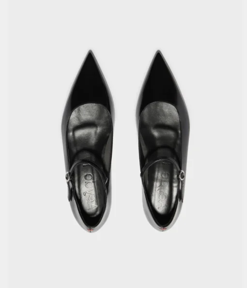 Cleo Leather Flat in Black