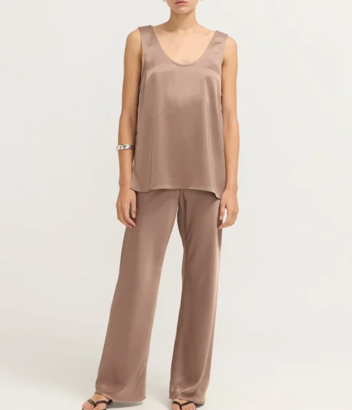 Myrna Pant in Mocha